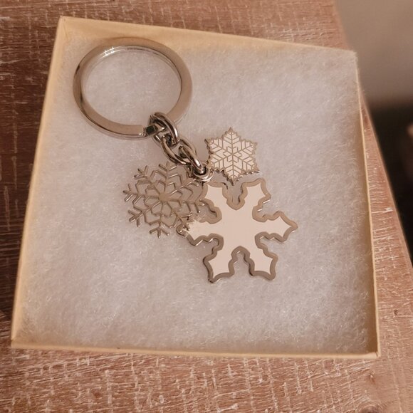 COACH-White/Silver Snowflake Keychain. Brand new. Gift box included - Picture 7 of 7
